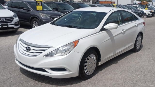 2011 Hyundai Sonata Image 2