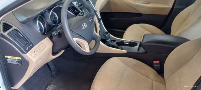2011 Hyundai Sonata Image 12