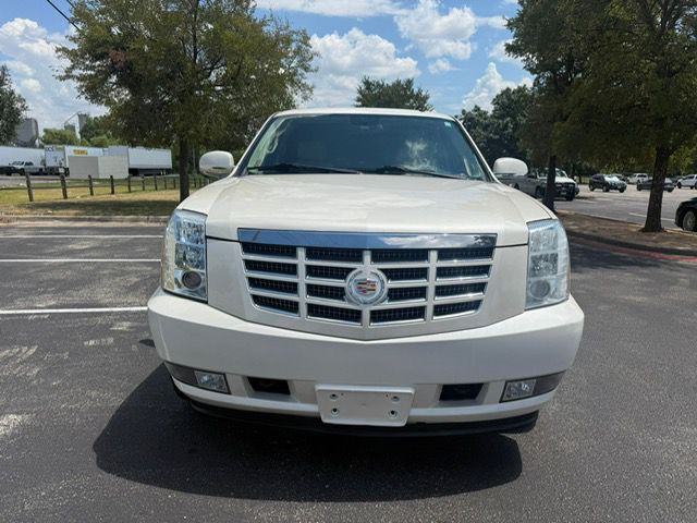 2013 Cadillac Escalade Image 2
