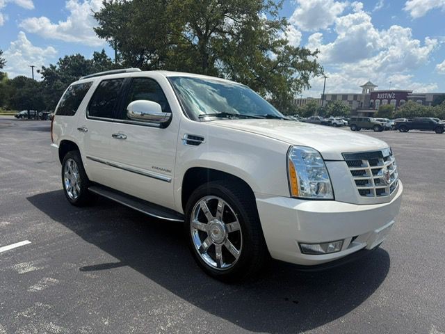 2013 Cadillac Escalade Image 3