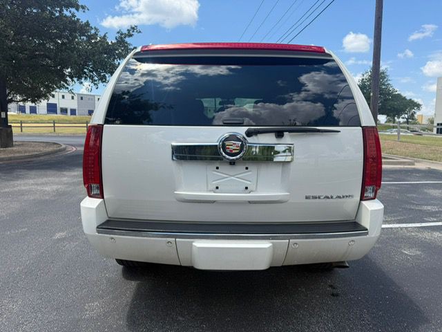 2013 Cadillac Escalade Image 8