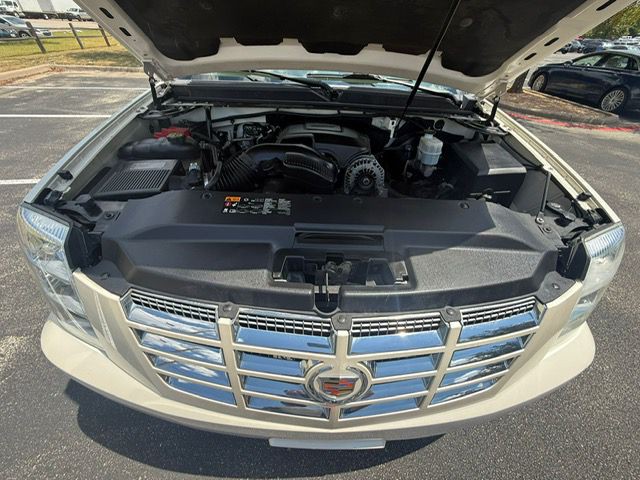 2013 Cadillac Escalade Image 12
