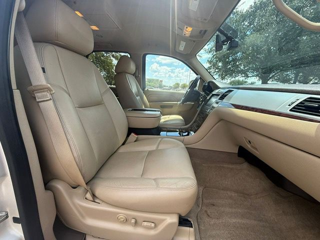 2013 Cadillac Escalade Image 14