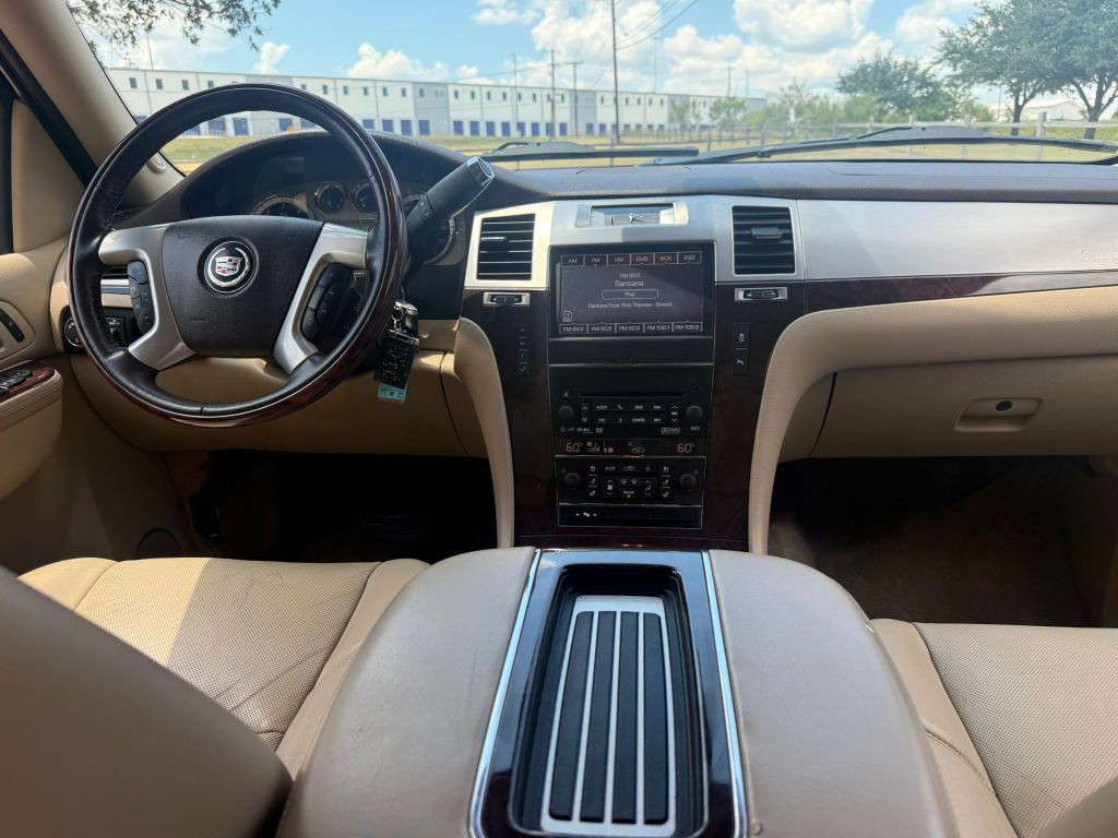 2013 Cadillac Escalade Image 16