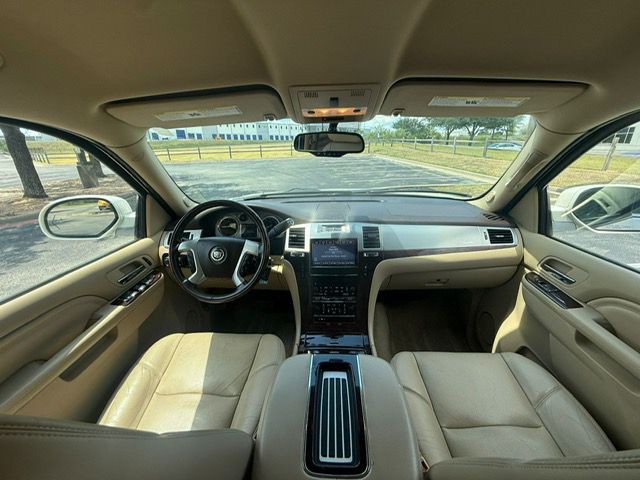 2013 Cadillac Escalade Image 17