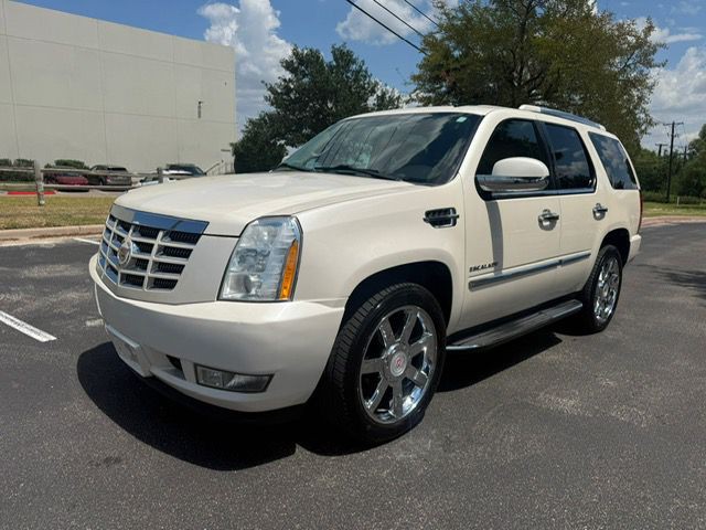 2013 Cadillac Escalade Image 2