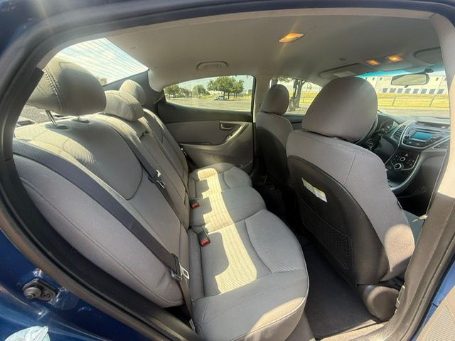 2016 Hyundai Elantra Image 13