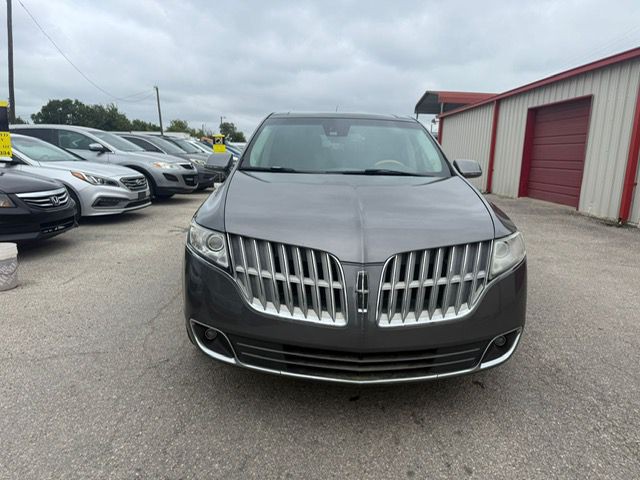 2010 Lincoln MKT Image 1