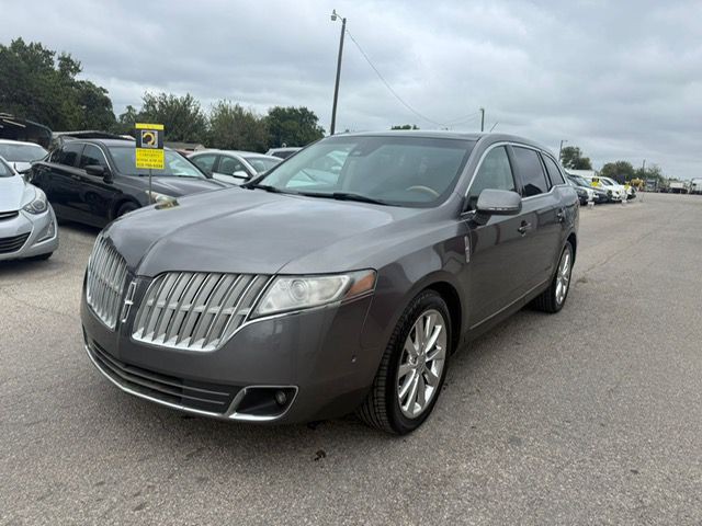 2010 Lincoln MKT Image 2