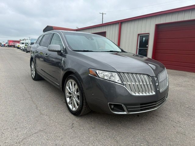 2010 Lincoln MKT Image 3