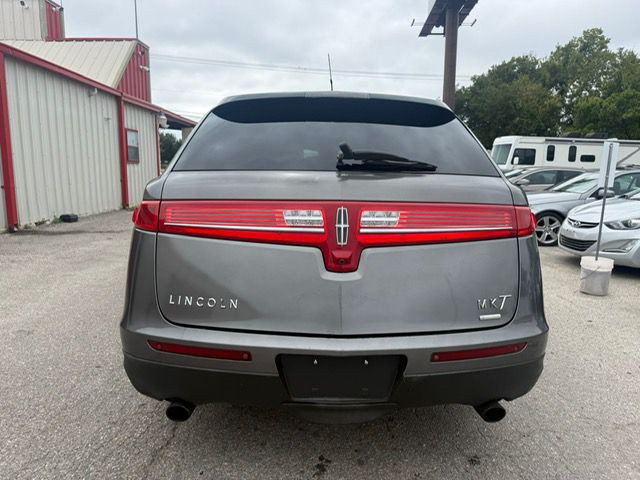 2010 Lincoln MKT Image 4