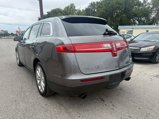2010 Lincoln MKT Image 5