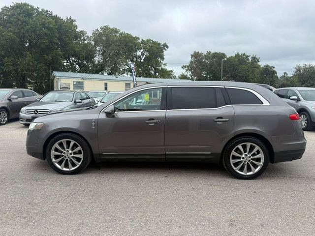 2010 Lincoln MKT Image 8