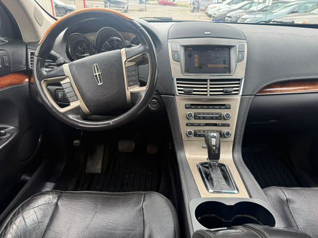 2010 Lincoln MKT Image 10