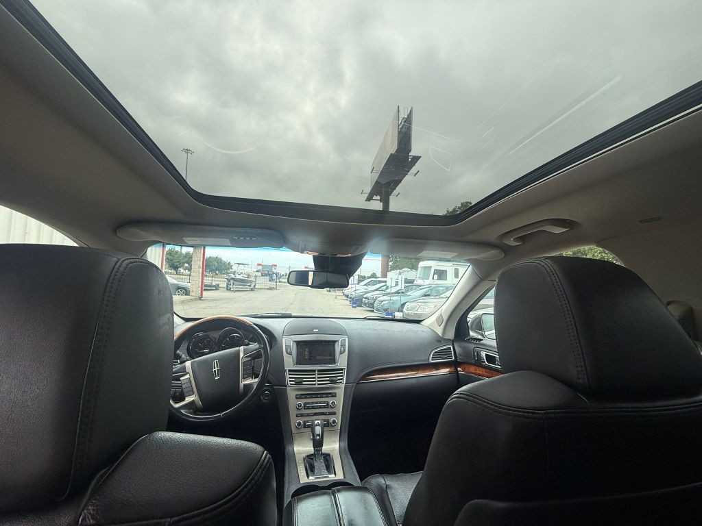 2010 Lincoln MKT Image 12