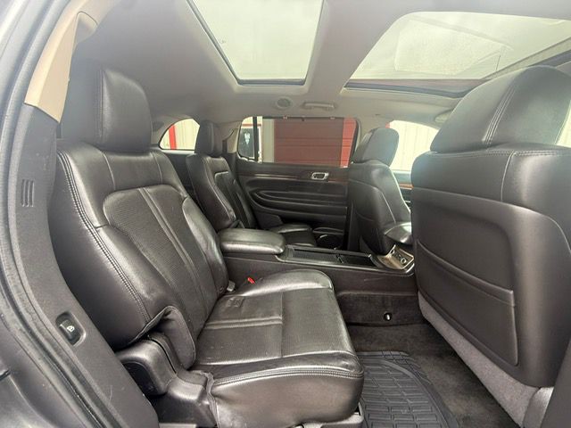 2010 Lincoln MKT Image 15