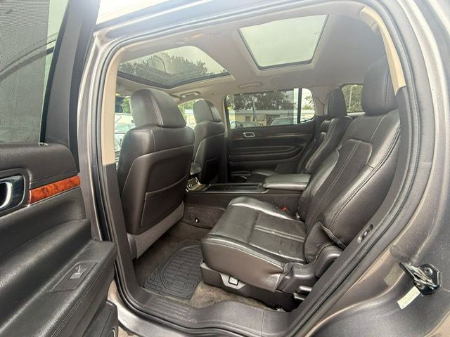 2010 Lincoln MKT Image 16