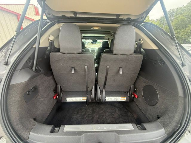 2010 Lincoln MKT Image 17