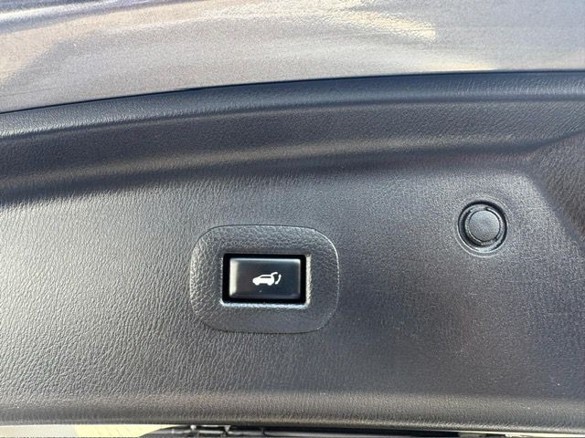 2017 Nissan Armada Image 19