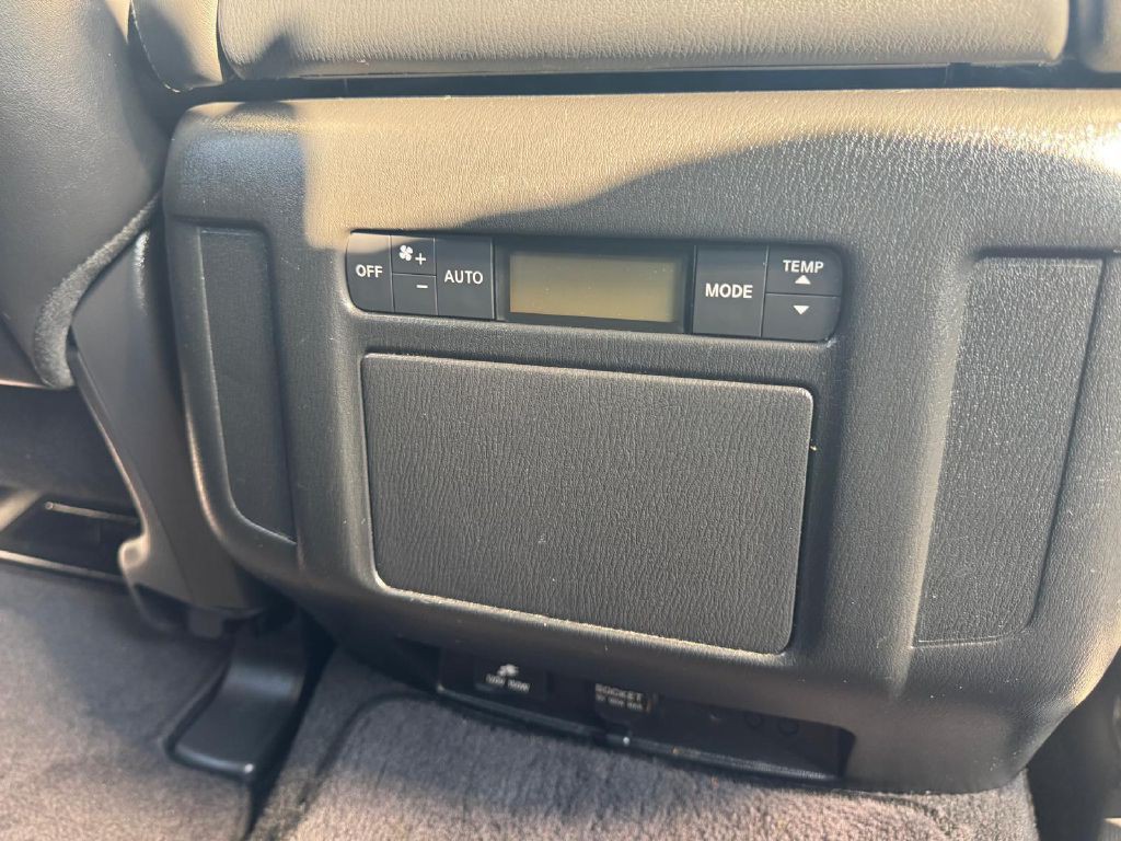 2017 Nissan Armada Image 17