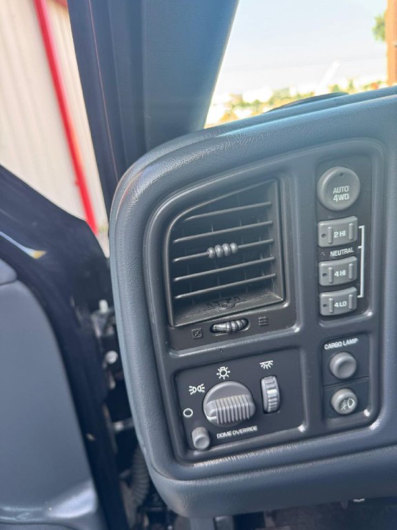 2002 Chevrolet Avalanche Image 15