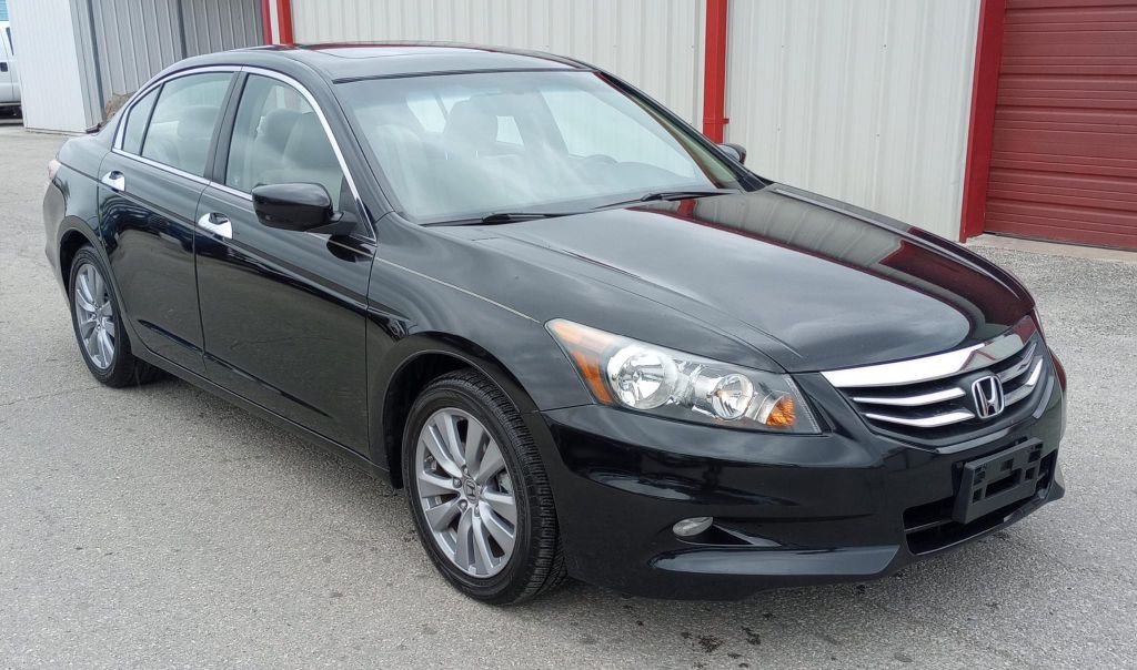 2011 Honda Accord Image 2