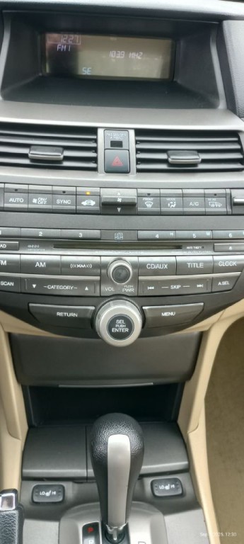 2011 Honda Accord Image 12