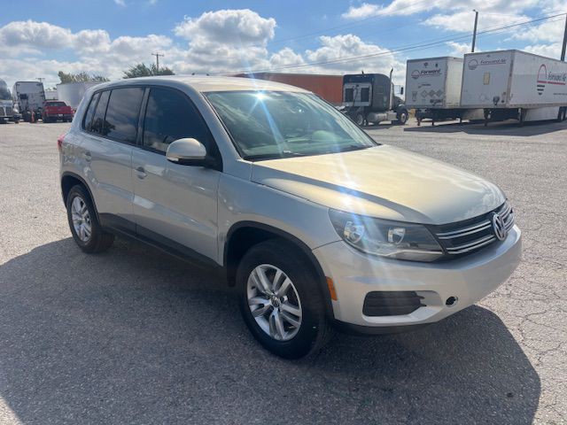 2012 Volkswagen Tiguan Image 2