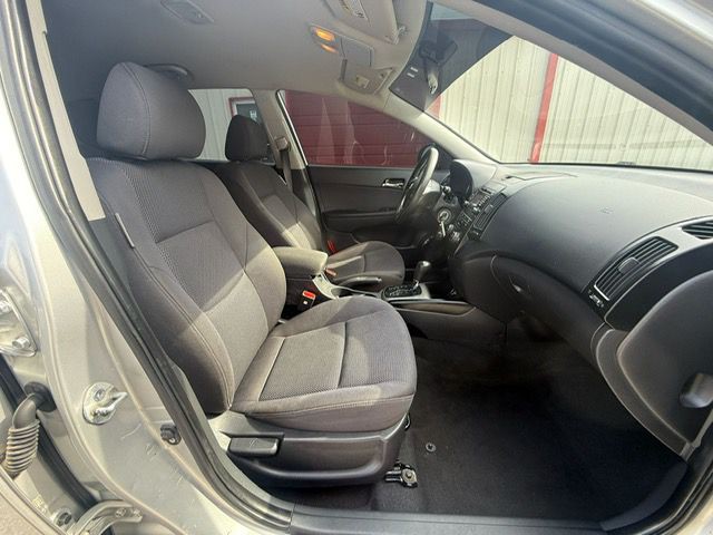 2010 Hyundai Elantra Image 13