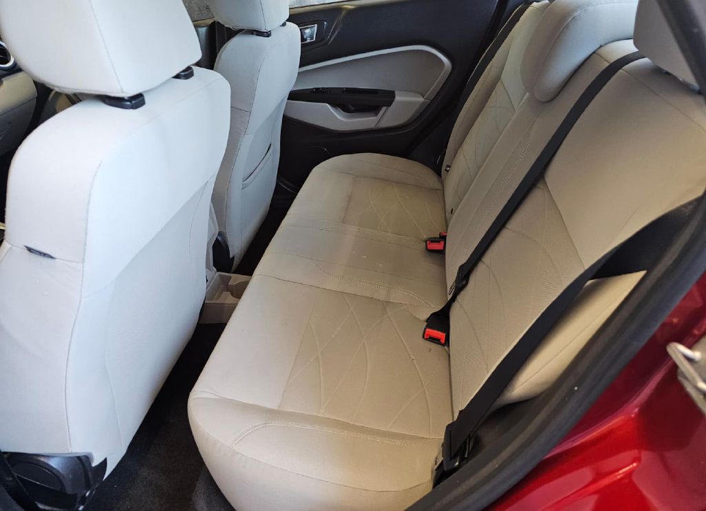 2014 Ford Fiesta Image 12