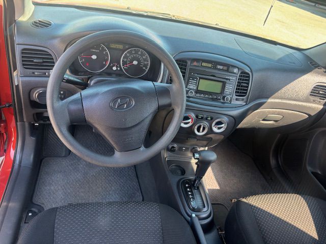 2009 Hyundai Accent Image 8