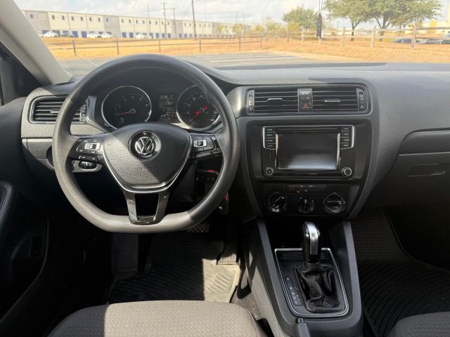 2016 Volkswagen Jetta Image 11