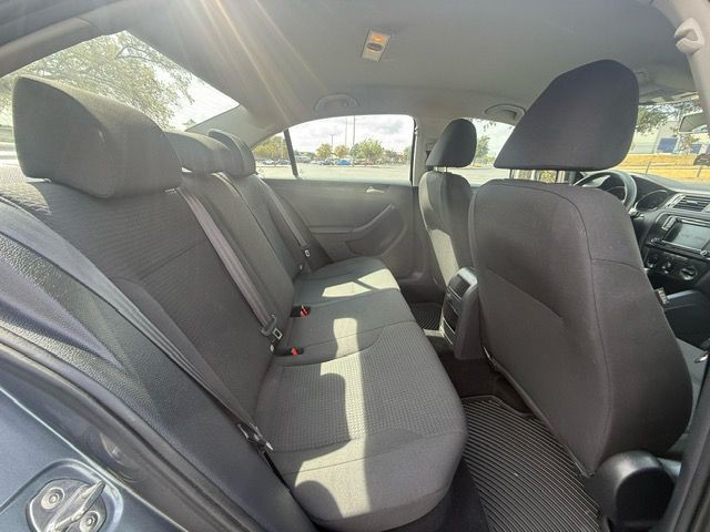 2016 Volkswagen Jetta Image 12