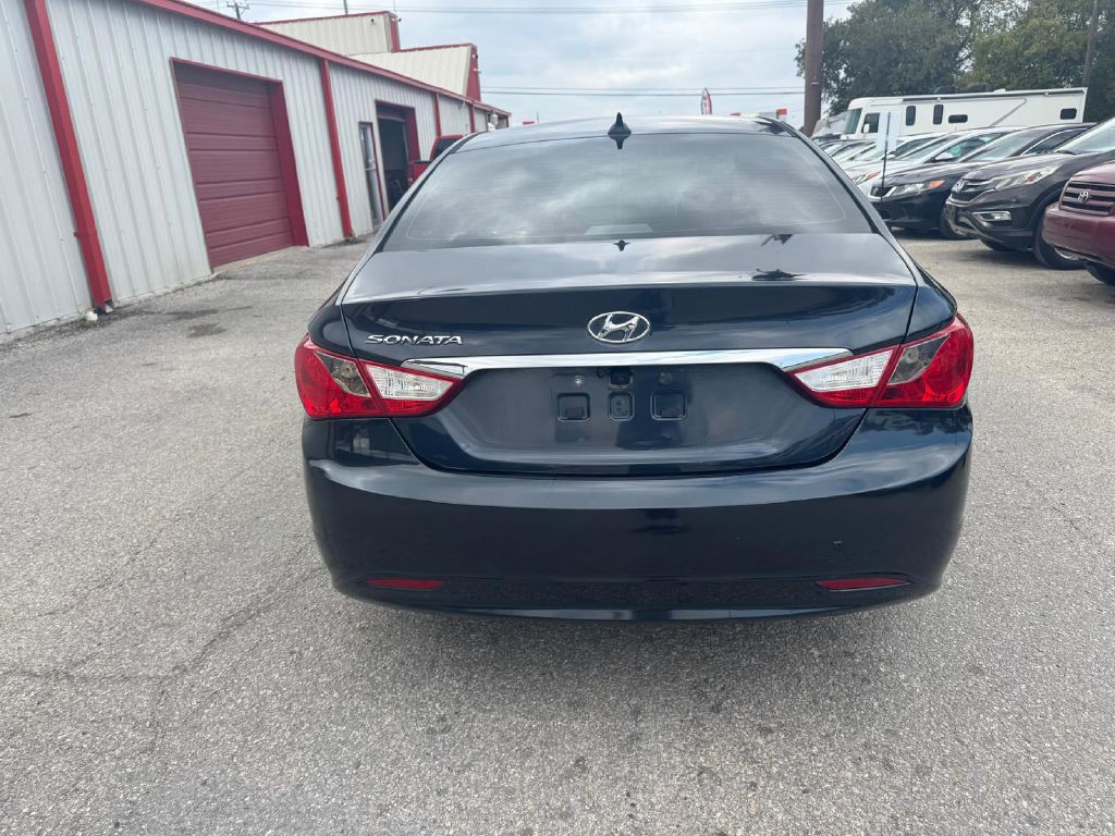 2012 Hyundai Sonata Image 2