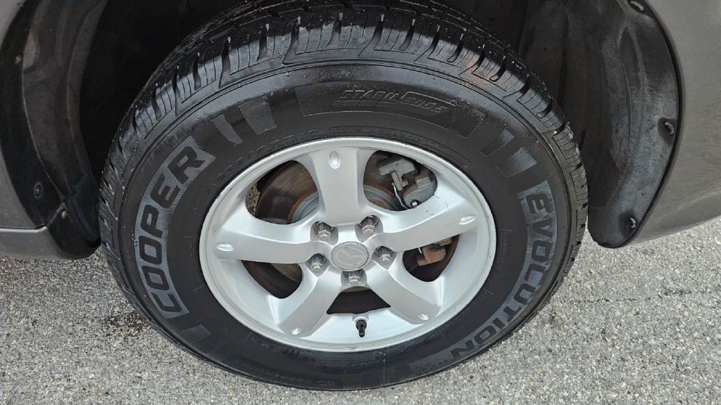 2005 Mazda Tribute Image 9