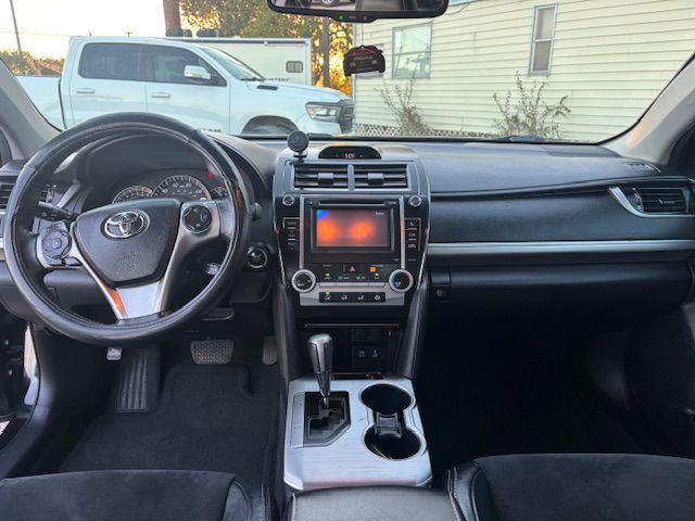 2012 Toyota Camry Image 8