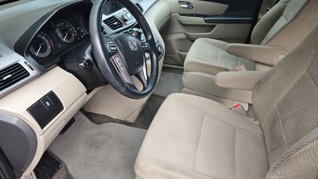 2015 Honda Odyssey Image 8