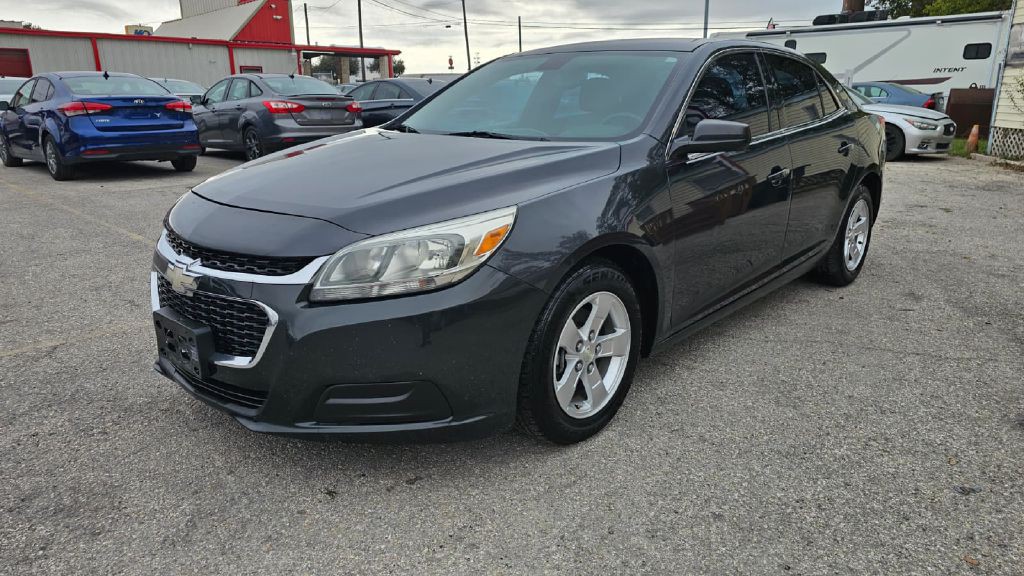 2015 Chevrolet Malibu Image 2