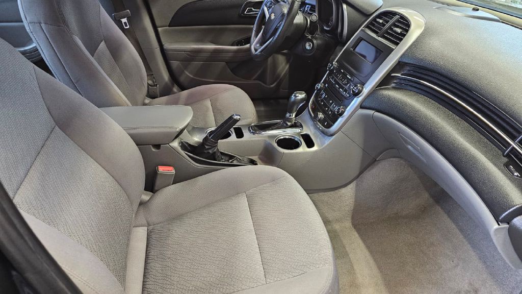 2015 Chevrolet Malibu Image 8