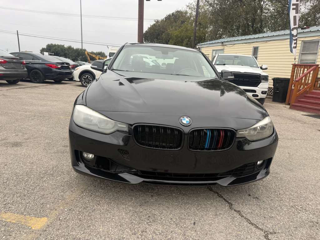 2012 BMW 3 Series Image 2