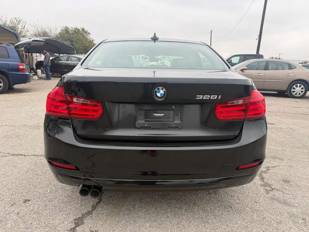 2012 BMW 3 Series Image 6