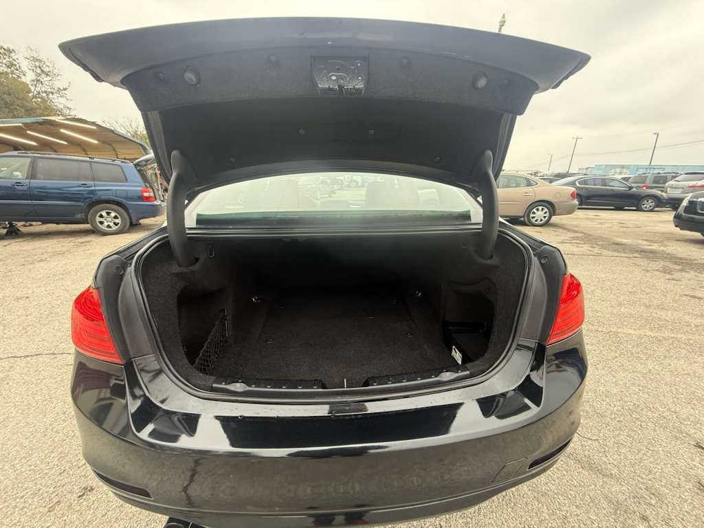 2012 BMW 3 Series Image 8