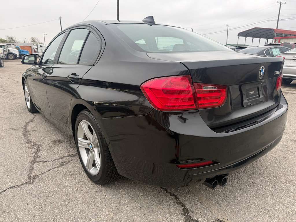 2012 BMW 3 Series Image 9