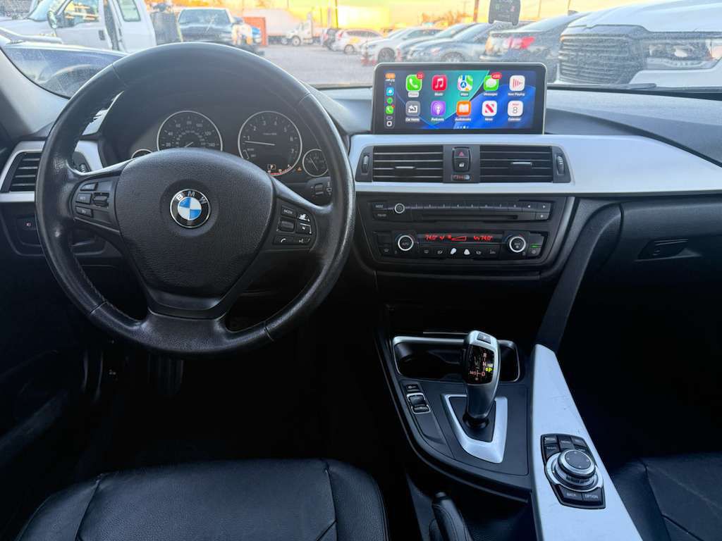 2012 BMW 3 Series Image 11