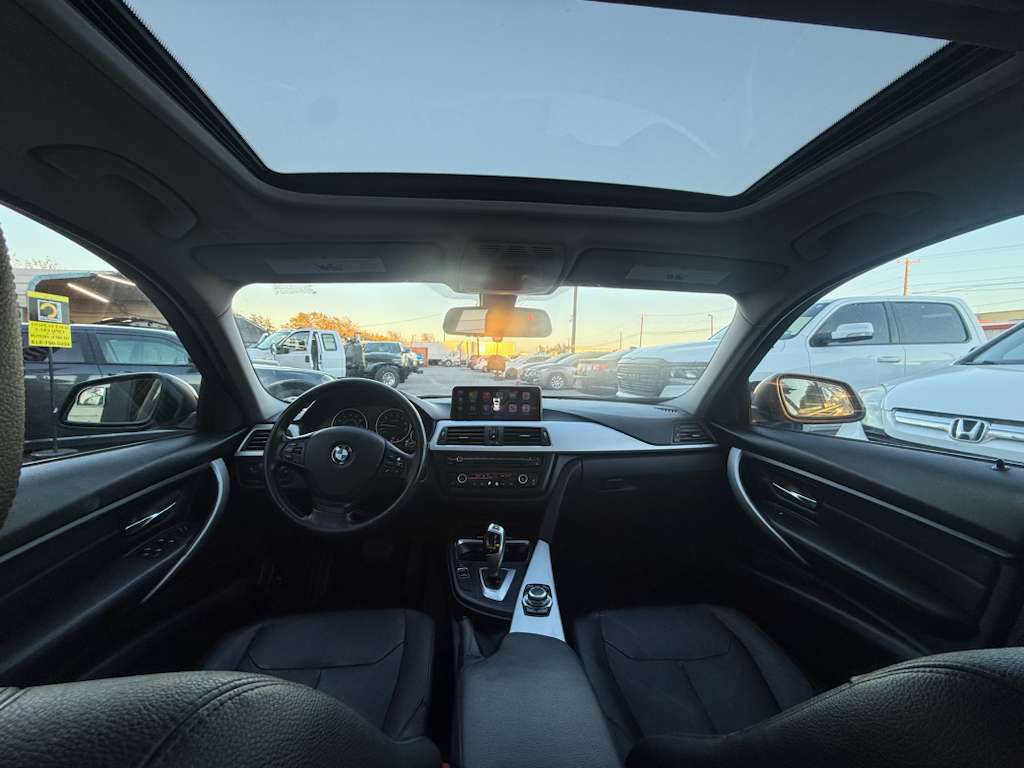 2012 BMW 3 Series Image 12