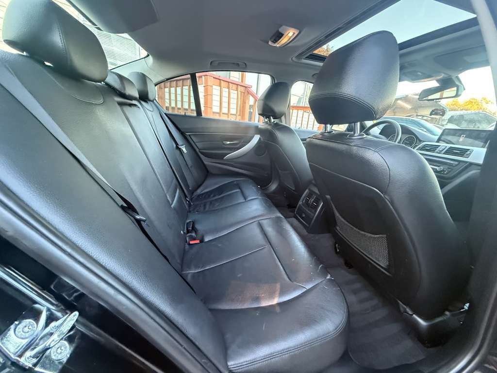 2012 BMW 3 Series Image 14