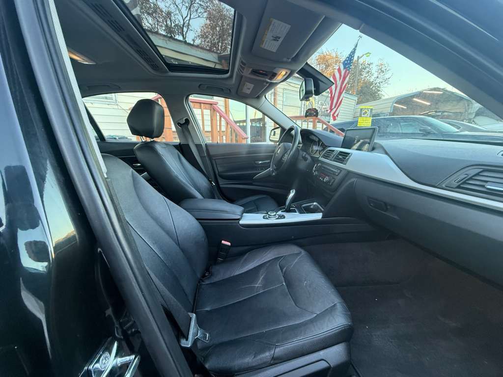 2012 BMW 3 Series Image 15