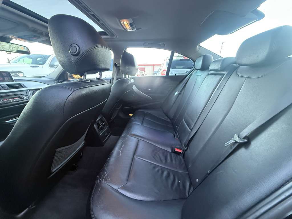 2012 BMW 3 Series Image 16