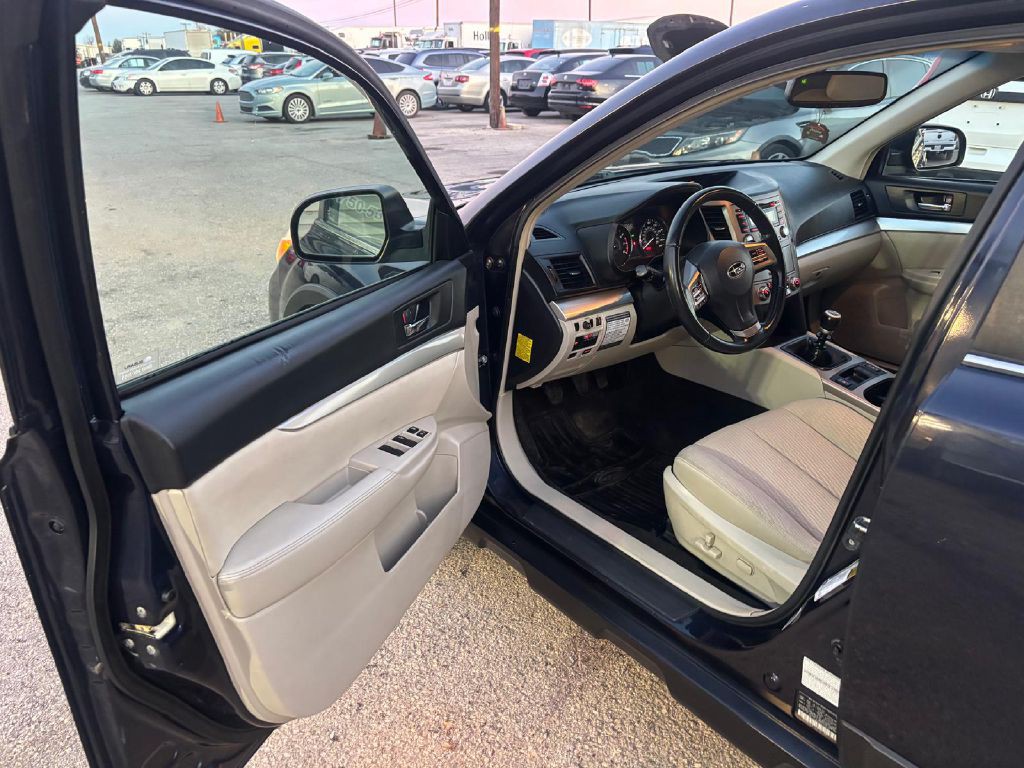 2012 Subaru Outback Image 8