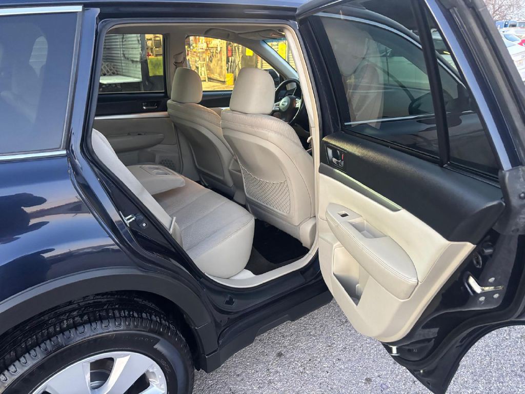 2012 Subaru Outback Image 11